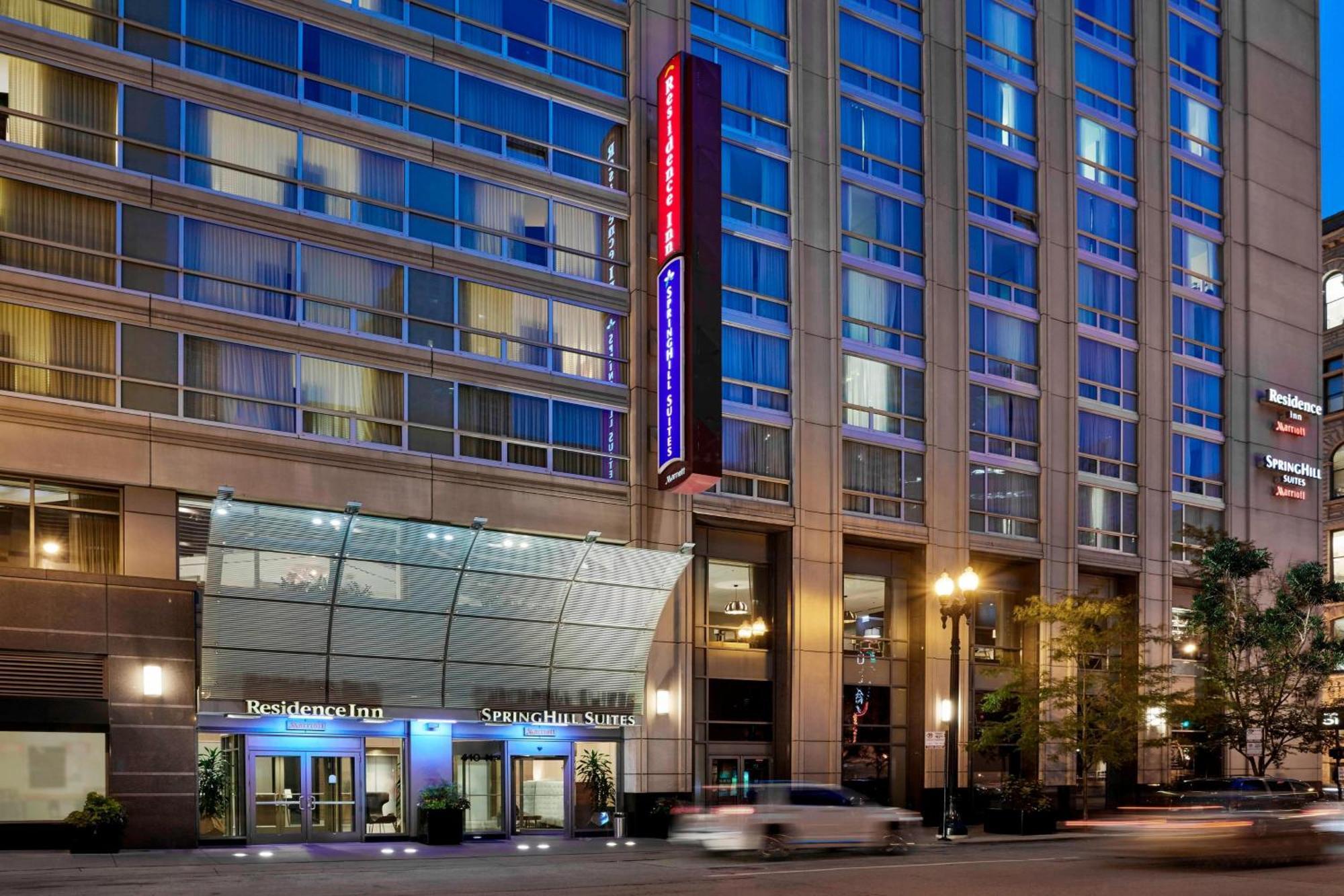 Springhill Suites Chicago Downtown/River North Екстериор снимка